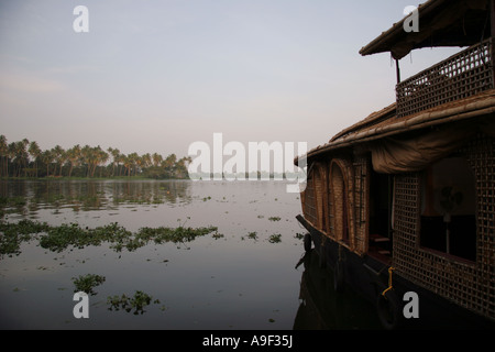 Traditionelle Kettuvallam Stil Hausboot in den Backwaters in Alappuzha (Alleppey), Kerala, Südindien Stockfoto