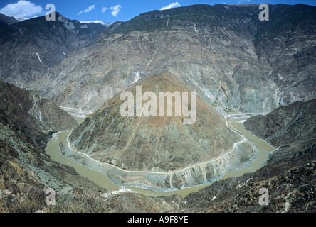 Ersten Biegung der Yangzi-Fluss in der Nähe von Benzilan in der Provinz Yunnan, China es ist ein Heiliger Punkt für tibetische Buddhisten Stockfoto