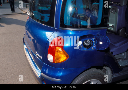 Deutschland Berlin Electric Vehicle Symposium der Fiat Multipla Bi Power-Version läuft auf Benzin oder Methan Stockfoto