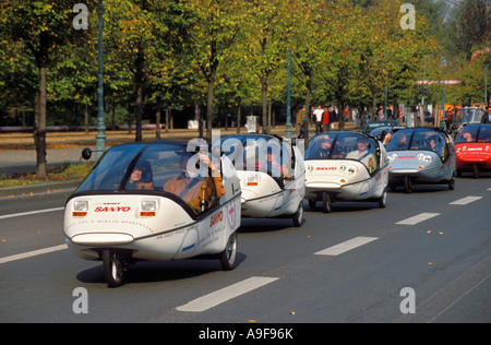 Eine Linie der Twikes während der Electric Vehicle Symposium in Berlin Deutschland Stockfoto