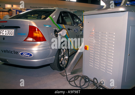 Deutschland Berlin Electric Vehicle Symposium A Ford-Wasserstoff-Brennstoffzellen-Fahrzeug Stockfoto