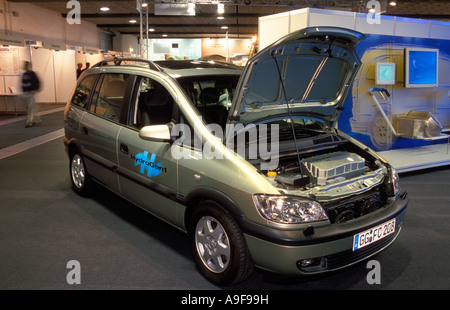 Deutschland Berlin Electric Vehicle Symposium der Opel Hydrogen1 Wasserstoff-Brennstoffzellen-Fahrzeug Stockfoto