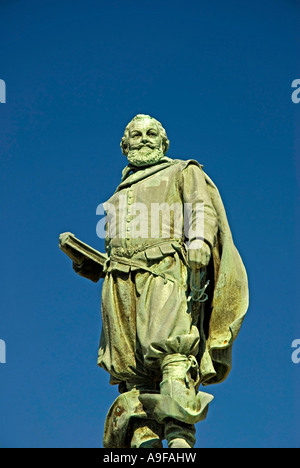 Virginia historische Jamestowne Jamestown Landung ursprüngliche Website Kapitän John Smith Statue mit blauen Himmelshintergrund, imposant Stockfoto