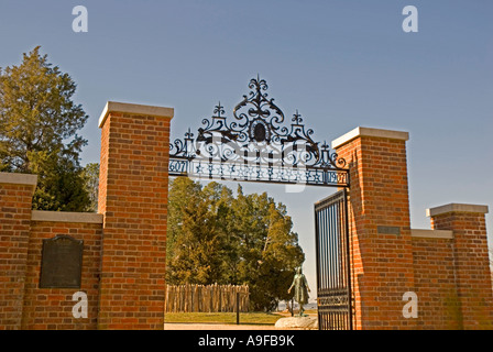 Virginia historische Jamestowne Jamestown Landung ursprüngliche Website Tor Einfahrtstor Eingang Pocahontas Statue niemand Stockfoto