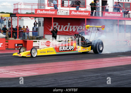 Top Alkohol Dragster Auto in Santa Pod Raceway England Buracaps Anita Makela Auto Racingcar racing Hot Rod V8 Auto Racingcar Che Stockfoto