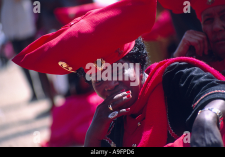 Herero-Frau in traditioneller Kleidung, Namibia, Okahandja, Aug 95. Stockfoto