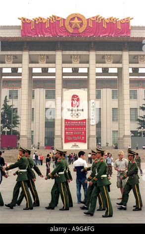 CHN-China-Peking-Countdown-Uhr für die Olympischen Spiele 2008 vor dem nationalen Museum am Platz des himmlischen Friedens Stockfoto