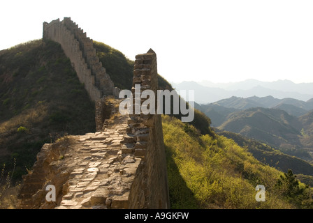 Ruinen der großen Mauer bei Jinshanling Pass nordöstlich von Peking in der Provinz Hebei Stockfoto