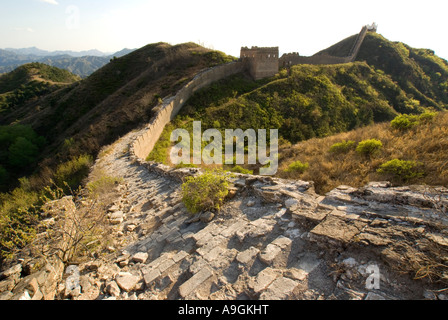 Ruinen der großen Mauer bei Jinshanling Pass nordöstlich von Peking in der Provinz Hebei Stockfoto