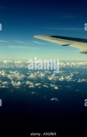 Ein Blick auf Kumuluswolke von Jet Passagierflugzeug Stockfoto