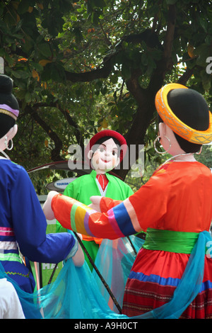 Wasser Marionetten begrüßen die Besucher außerhalb Theater Hanoi Stockfoto