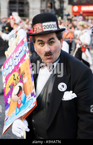 Mann im Kostüm auf der Londoner New Year es Day Parade 2007 Stockfoto