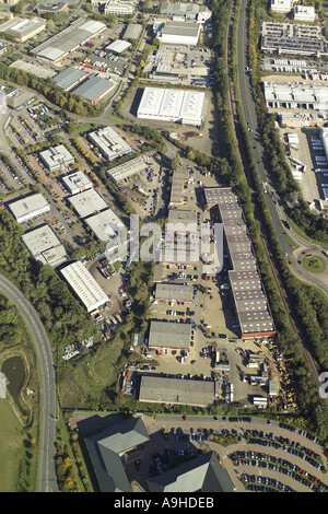 Luftaufnahme der Longshot Lane Bracknell zeigt Gewerbegebiet und Einheiten Stockfoto