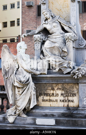 Eine reich verzierte Grab in Recoleta Friedhof (Buenos Aires, Argentinien). Stockfoto