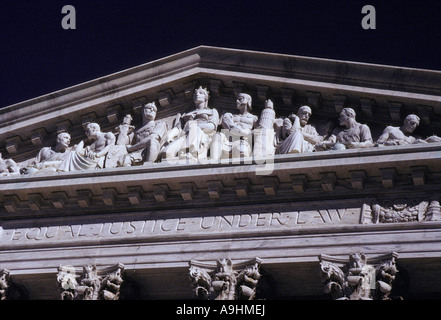 Gleiches Recht gesetzlich Supreme Court Gebäude Washington DC USA Hauptfries vorne Stockfoto