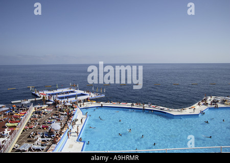 Pool und Meer, Lido in Funchal, Madeira, Portugal Stockfoto