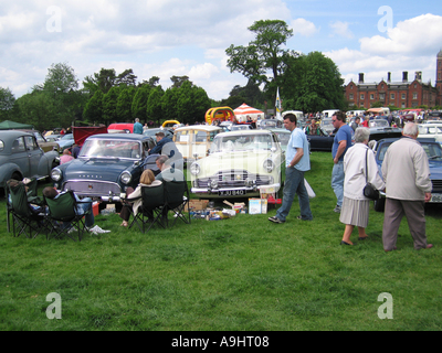 Ford Zephyr Zodiac und Ford Consul bei Oldtimer-Show in Capesthorne Hall Cheshire England Vereinigtes Königreich UK Stockfoto