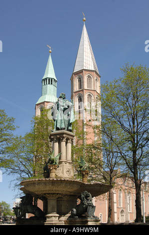 Brunnen auf dem Markt Hangen vor der Katharinenkirche (St. Catherine Kirche), Braunschweig, Niedersachsen, Deutschland Stockfoto