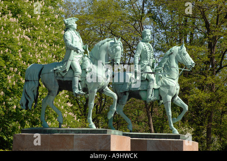 Bronze Figuren Herzog Karl Wilhelm Ferdinand und Friedrich Wilhelm Herzog, Loewenwall, Braunschweig, Niedersachsen, Deutschland Stockfoto
