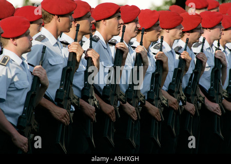 Deutsche Soldaten berichtet, mit dem Sturmgewehr G3, Deutschland Stockfoto