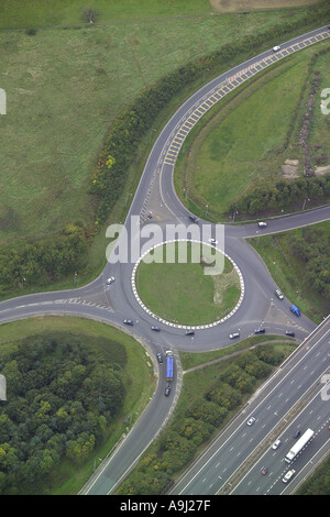 Luftaufnahme der Kreisverkehr auf Honig-Lane von der M25 in der Nähe von Waltham Abbey in Essex Stockfoto