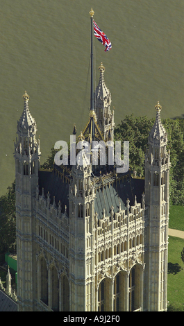 Luftaufnahme der Victoria Tower auf die Houses of Parliament, Westminster mit Anschluß-Markierungsfahne, auch bekannt als der Union Jack Stockfoto