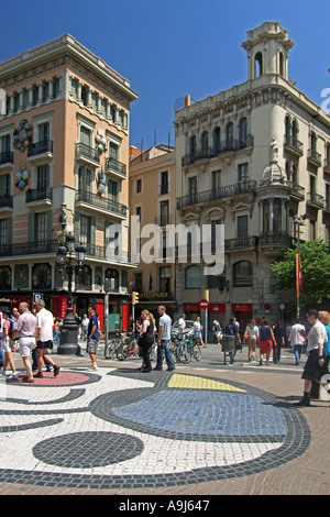 Barcelona Ramblas Mosaik von Joan Miro Menschen Stockfoto