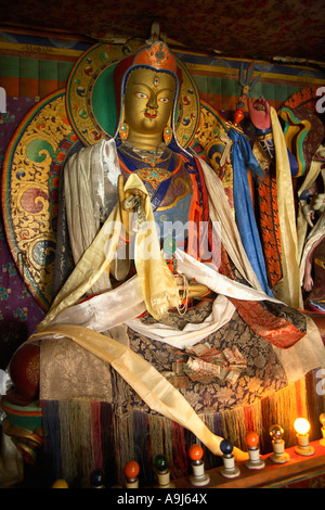 Statue des Buddha namens Padmasambhava bei Shakti gompa in Ladakh, Jammu Kaschmir, Indien Stockfoto