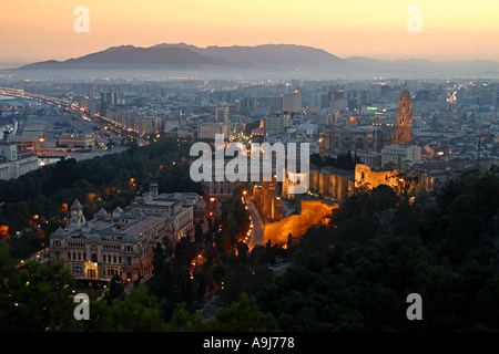 Spanien Andalusien Malaga Sonnenuntergang Aussichtspunkt Gibralfaro Stockfoto