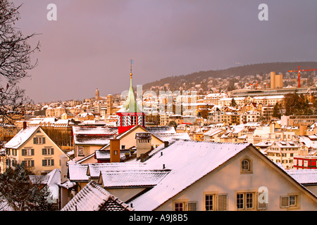 Schweiz-Zürich-Blick vom Lindenhof zum Altstadt im winter Stockfoto