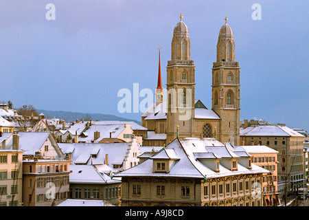 Schweiz-Zürich-Blick vom Lindenhof im Winter Schnee Backgound Grossmünster Stockfoto