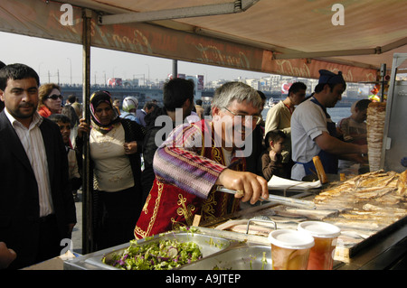 Fisch sandwich-Verkäufer in Istanbul Stockfoto