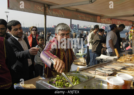 Fisch sandwich-Verkäufer in Istanbul Stockfoto