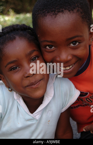 Porträt von zwei Afro Karibik Kinder Stockfoto