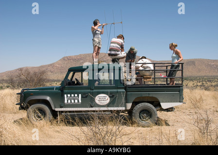 Biosphäre Expedition Freiwillige mit Radio Telemetrie Richtung Suche nach Ausstattung Radio Kragen Geparden und Leoparden zu verfolgen Stockfoto
