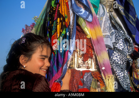 Prozession in La Griba Synagoge Djerba während des Festivals Lag B'Omer Stockfoto