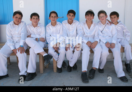 Jüdischen Jungen während des Festivals Lag B'Omer in der Synagoge La Griba Djerba Stockfoto