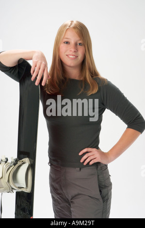 Teenager Sportlerin mit Snowboard auf weiß Stockfoto