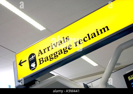 Ankunft Gepäckausgabe Schild am Flughafen in Großbritannien Stockfoto