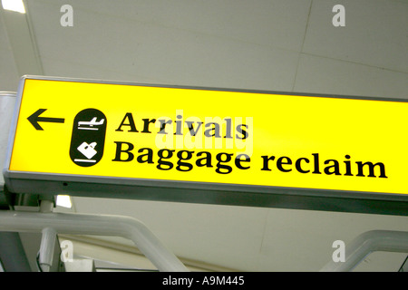 Ankunft Gepäckausgabe Schild am Flughafen in Großbritannien Stockfoto