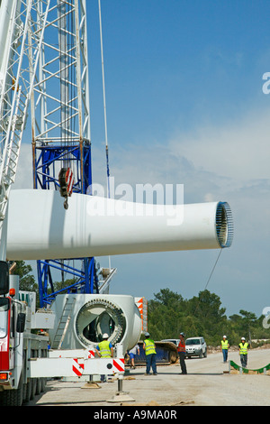 Klinge und Turbine für Windgenerator. Lleida, Spanien Stockfoto