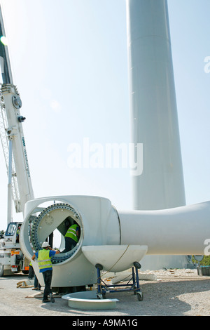 Klinge und Turbine für Windgenerator. Lleida, Spanien Stockfoto