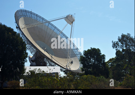 die riesige Satellitenschüssel, die der Empfänger für Parkes Radioteleskop ist Stockfoto