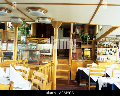 TALLINN Estland Europa September innen Restaurant Admiral vertäut eine ehemalige Dampfer im Hafen von Tallinn Stockfoto