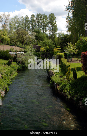 Fluss Canche fließt durch Conchy Sur Canche Pas De Calais Stockfoto