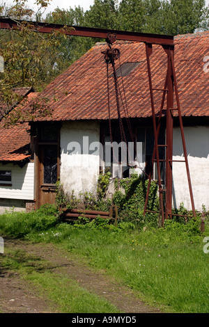 Rustikale Workshop mit externen Hebezeug Conchy Sur Canche Pas De Calais Stockfoto