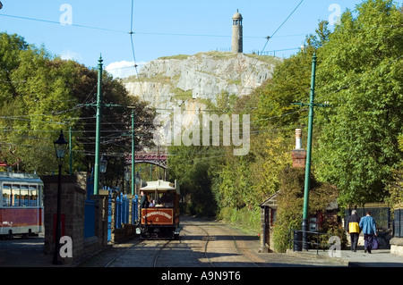 Crich Tramway Village, in der Nähe von Matlock und Crich Stand Memorial Tower, Derbyshire, England, UK Stockfoto