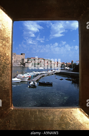 Blick durch einen Bilderrahmen in Collioure Stockfoto