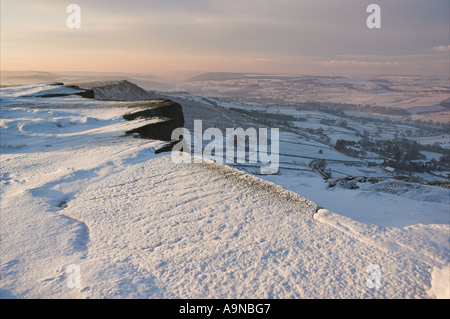 Neuschnee Froggatt Edge Derbyshire Peak District Nationalpark England UK GB EU Europa Stockfoto