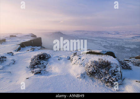 Neuschnee Froggatt Edge Derbyshire Peak District Nationalpark England UK GB EU Europa Stockfoto